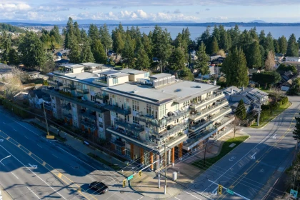 Front Yard Photo of 102 14022 North Bluff Road, White Rock, BC