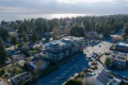 Garden / Landscaping Photo of 102 14022 North Bluff Road, White Rock, BC