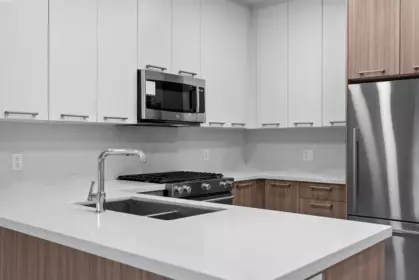 Kitchen Photo of 102 14022 North Bluff Road, White Rock, BC