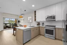 102 14022 North Bluff Road, White Rock, BC