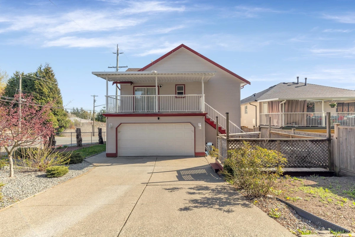 Family Room Photo of 8067 Cedar Street, Mission, BC