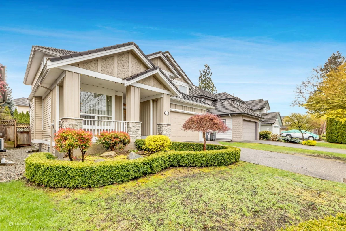 Living Room Photo of 14662 73 Avenue, Surrey, BC
