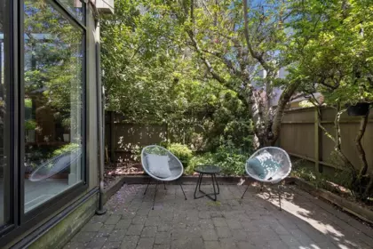 Entry Foyer Photo of 4430 Yew Street, Vancouver, BC