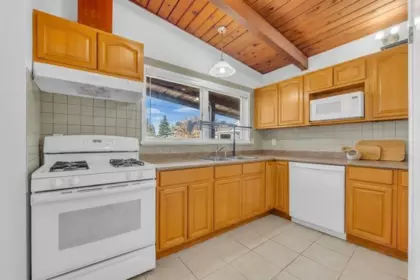 Breakfast Nook Photo of 7750 15th Avenue, Burnaby, BC