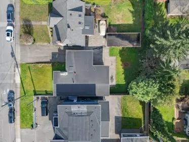 Garden / Landscaping Photo of 7750 15th Avenue, Burnaby, BC