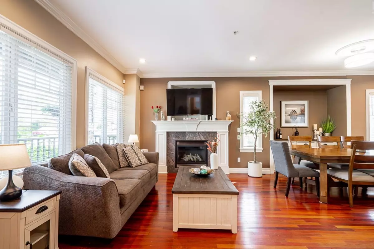 Dining Area Photo of 24330 102 Avenue, Maple Ridge, BC