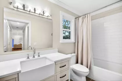 Hallway Photo of 22707 Balabanian Circle, Maple Ridge, BC