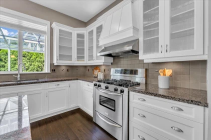 Kitchen Island Photo of 16261 25 Avenue, Surrey, BC