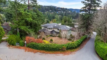 6220 Summit Avenue, West Vancouver, BC, West Vancouver — Single Family Residence for sale