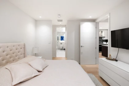 Guest Bathroom Photo of 402 1355 Bellevue Avenue, West Vancouver, BC