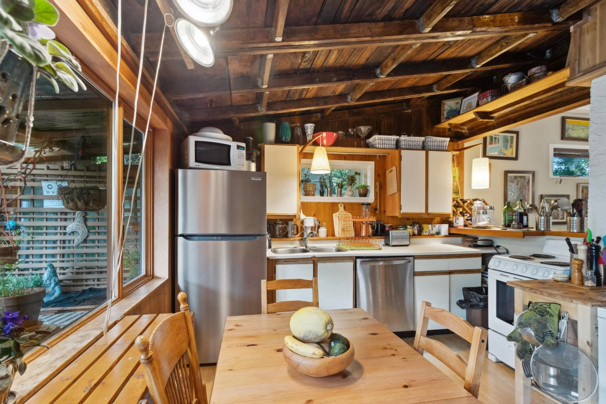 Dining Area Photo of 713 E St. James Road, North Vancouver, BC