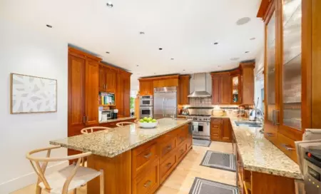 Kitchen Island Photo of 1232 Harris Avenue, North Vancouver, BC