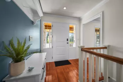 Kitchen Island Photo of 24985 32 Avenue, Langley, BC