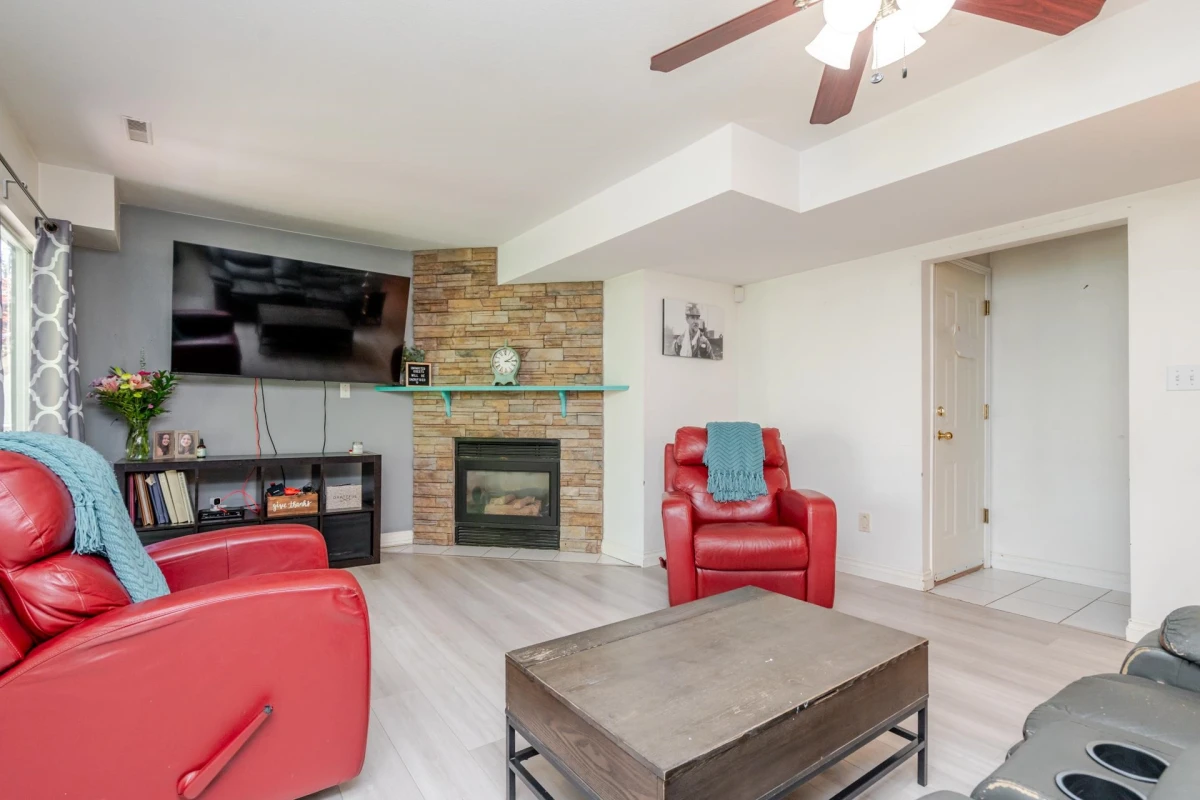 Family Room Photo of 20 32311 Mcrae Street, Mission, BC