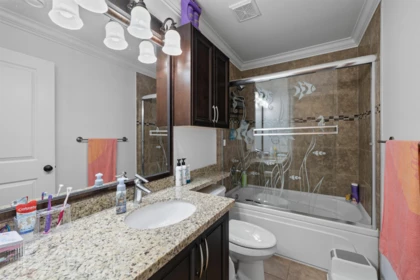 Entry Foyer Photo of 16466 87a Avenue, Surrey, BC