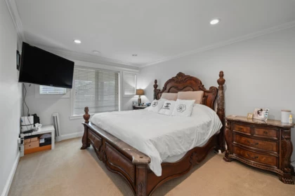 Laundry Room Photo of 16466 87a Avenue, Surrey, BC