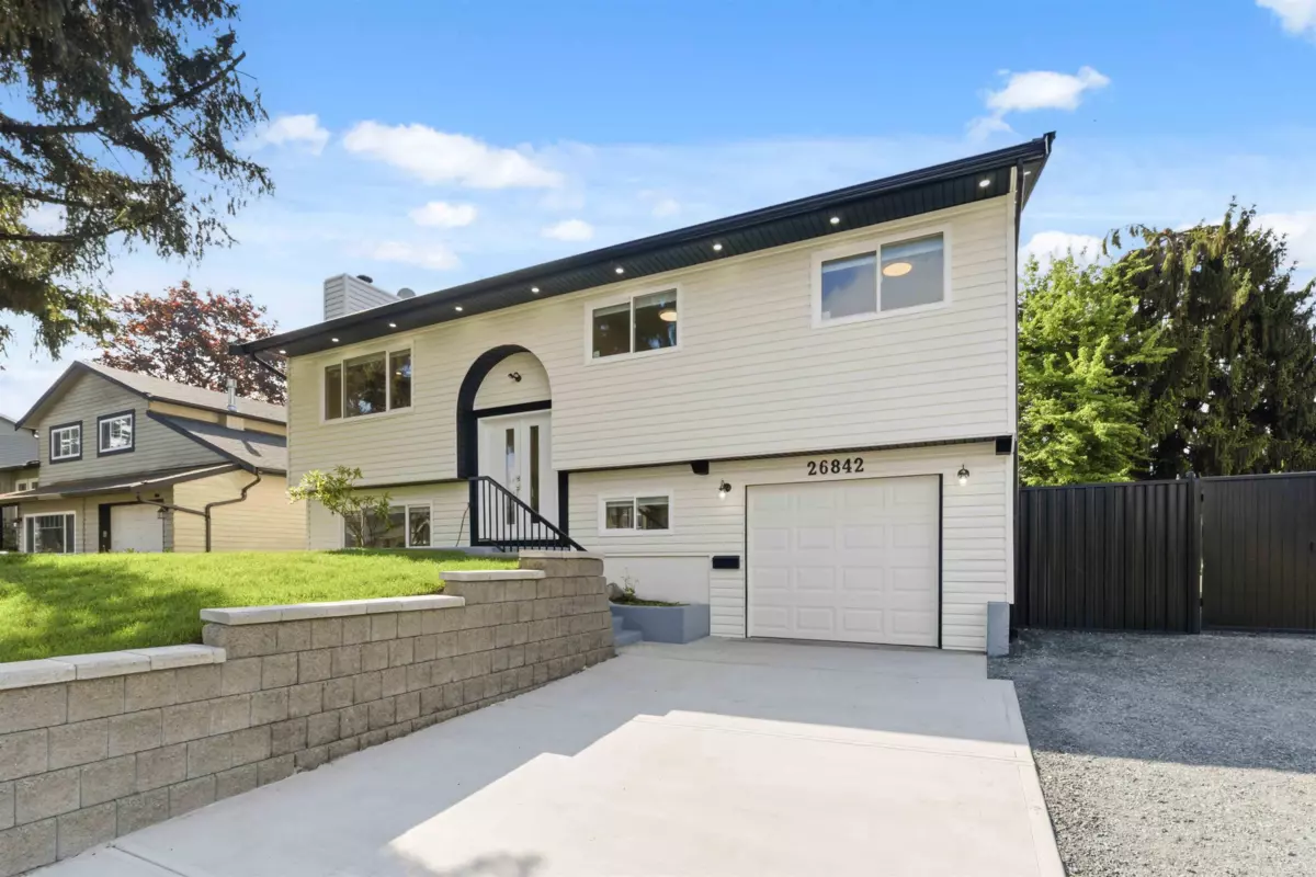 Living Room Photo of 26842 32a Avenue, Langley, BC