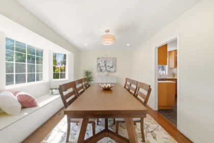 Breakfast Nook Photo of 4063 Shone Road, North Vancouver, BC