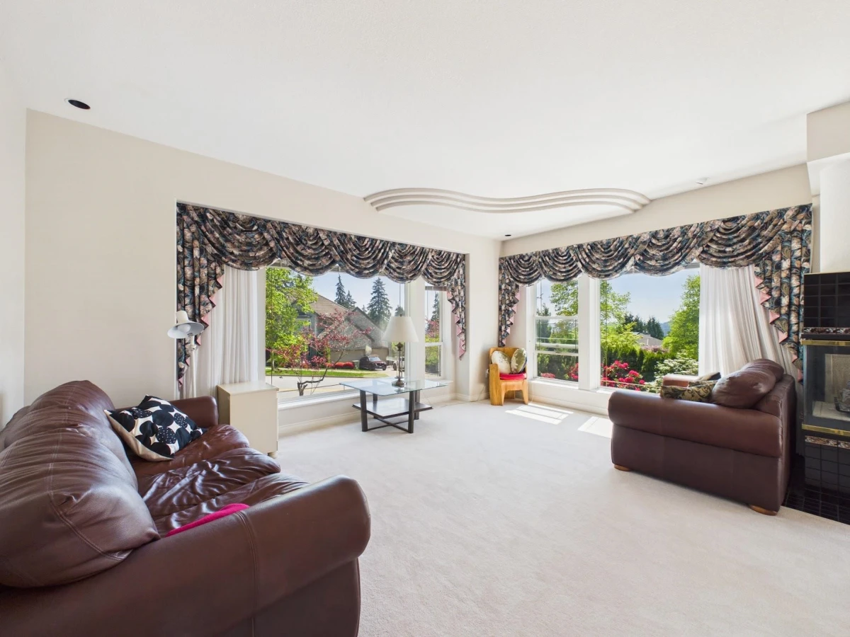 Dining Area Photo of 3022 Plateau Boulevard, Coquitlam, BC