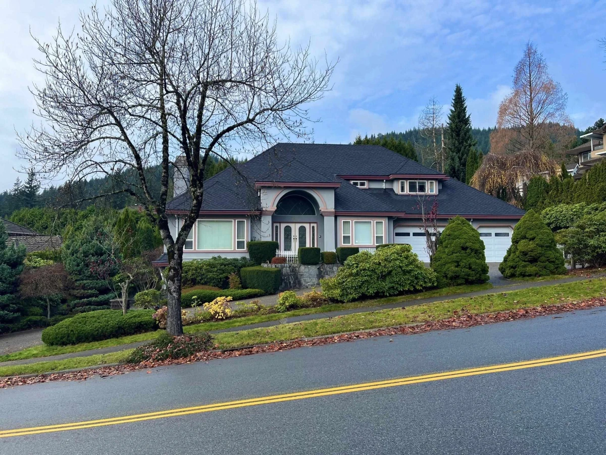 Family Room Photo of 3022 Plateau Boulevard, Coquitlam, BC