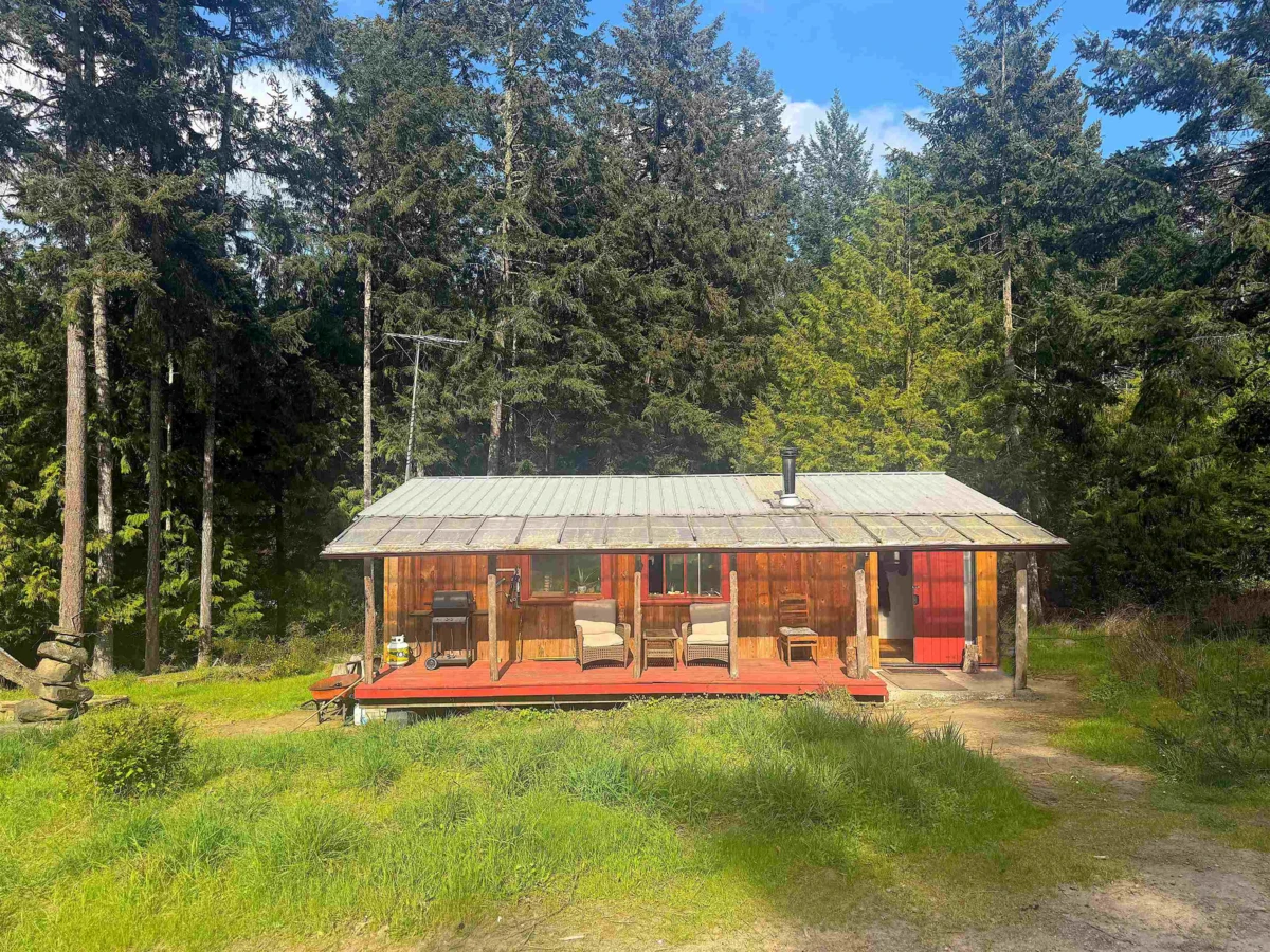 Dining Area Photo of 1114 Bluff Road, Galiano Island, BC