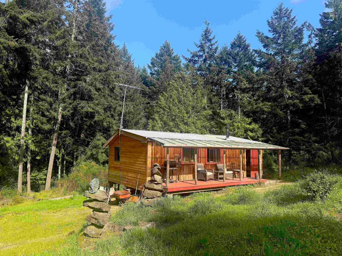 Kitchen Photo of 1114 Bluff Road, Galiano Island, BC