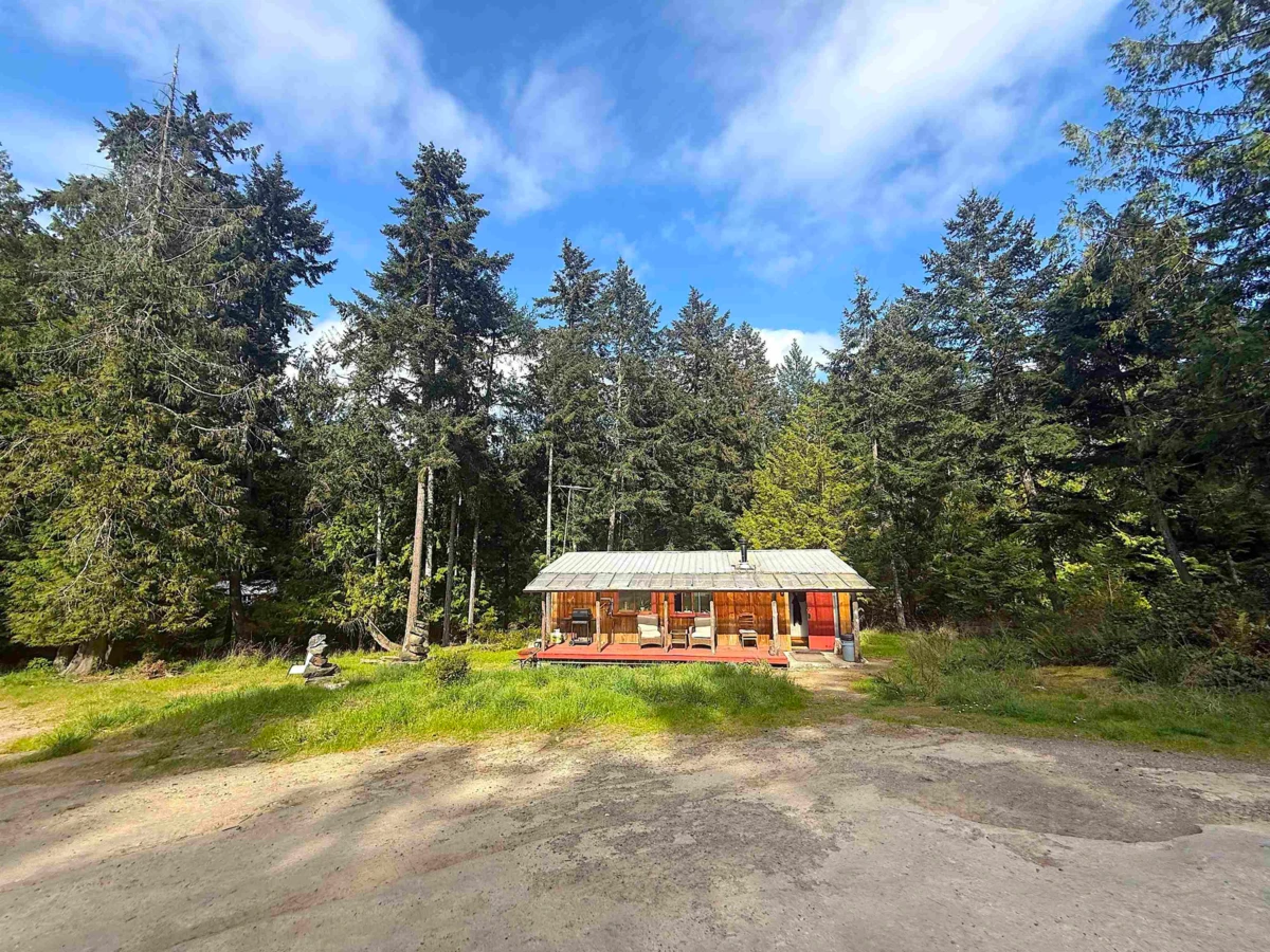 Living Room Photo of 1114 Bluff Road, Galiano Island, BC