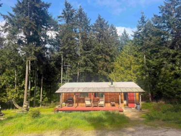 Family Room Photo of 1114 Bluff Road, Galiano Island, BC