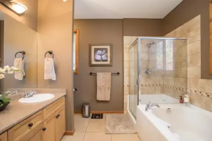 Guest Bathroom Photo of 28 24185 106b Avenue, Maple Ridge, BC