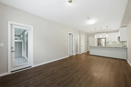 Kitchen Photo of 105 6490 194 Street, Surrey, BC