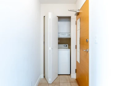 Entry Foyer Photo of 2501 909 Mainland Street, Vancouver, BC