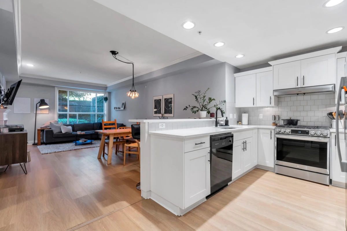 Dining Area Photo of 112 1787 154 Street, Surrey, BC