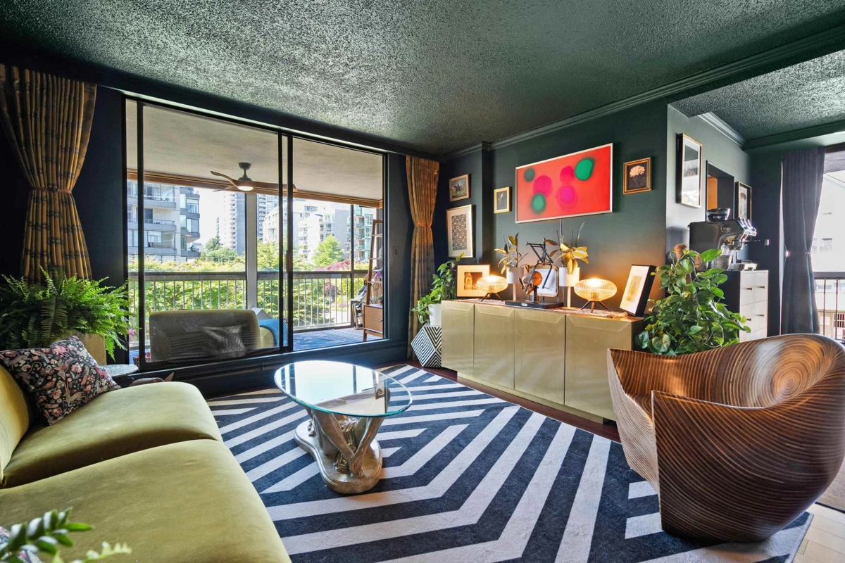 Living Room Photo of 203 1390 Duchess Avenue, West Vancouver, BC