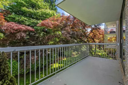 Outdoor Patio Photo of 203 1390 Duchess Avenue, West Vancouver, BC