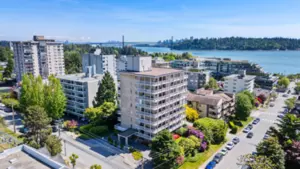 203 1390 Duchess Avenue, West Vancouver, BC