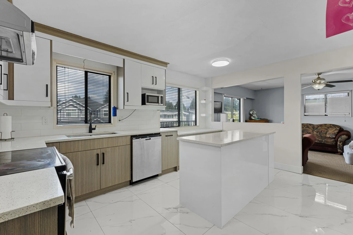 Family Room Photo of 31872 Starling Avenue, Mission, BC