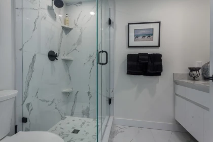 Guest Bathroom Photo of 1201 140 E 14th Street, North Vancouver, BC