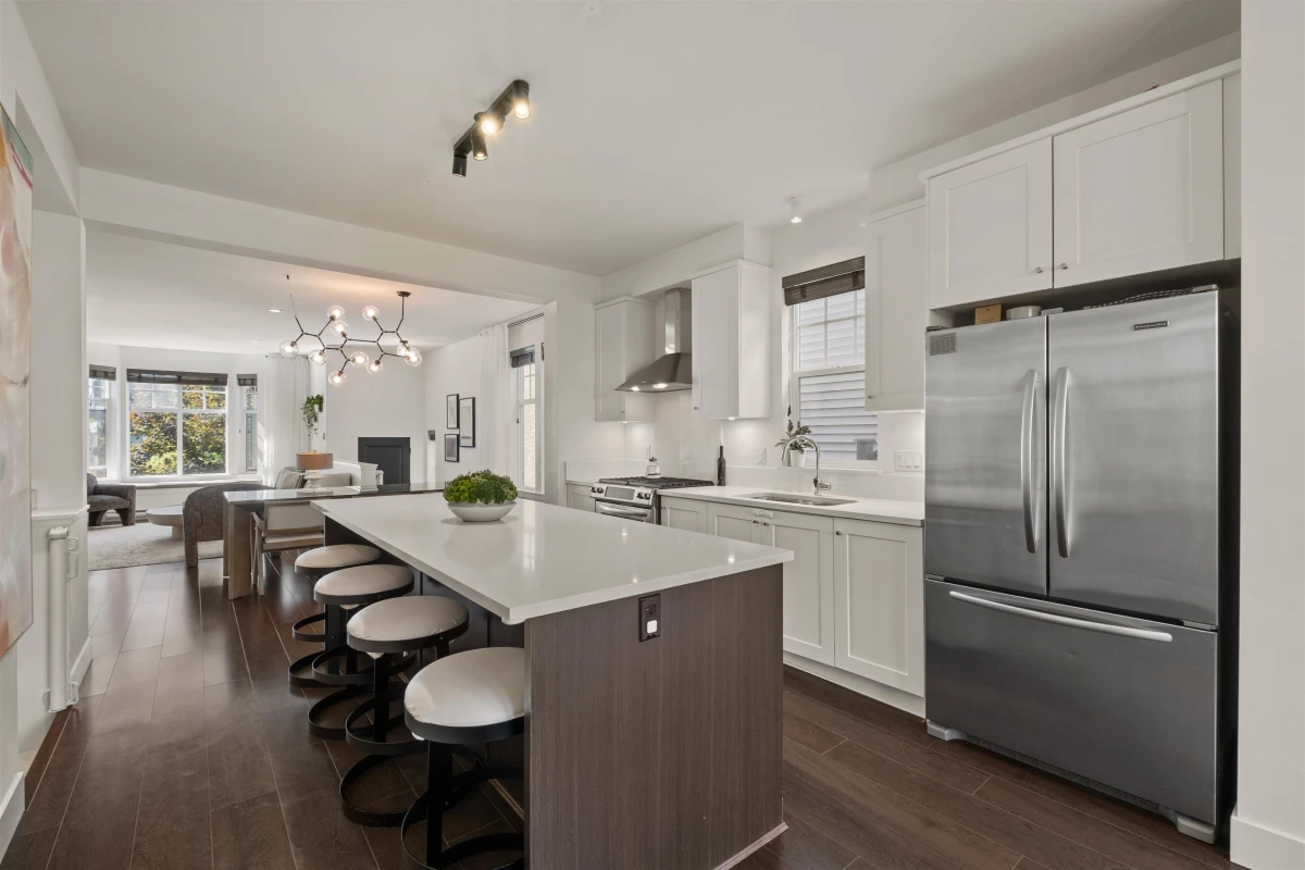 Dining Area Photo of 1 3439 Roxton Avenue, Coquitlam, BC