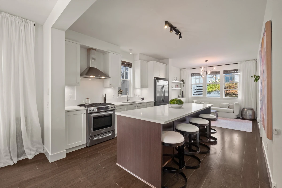 Family Room Photo of 1 3439 Roxton Avenue, Coquitlam, BC