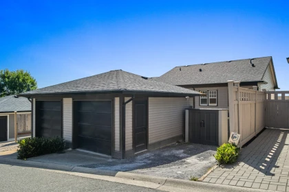 Office / Den Photo of 1 3439 Roxton Avenue, Coquitlam, BC