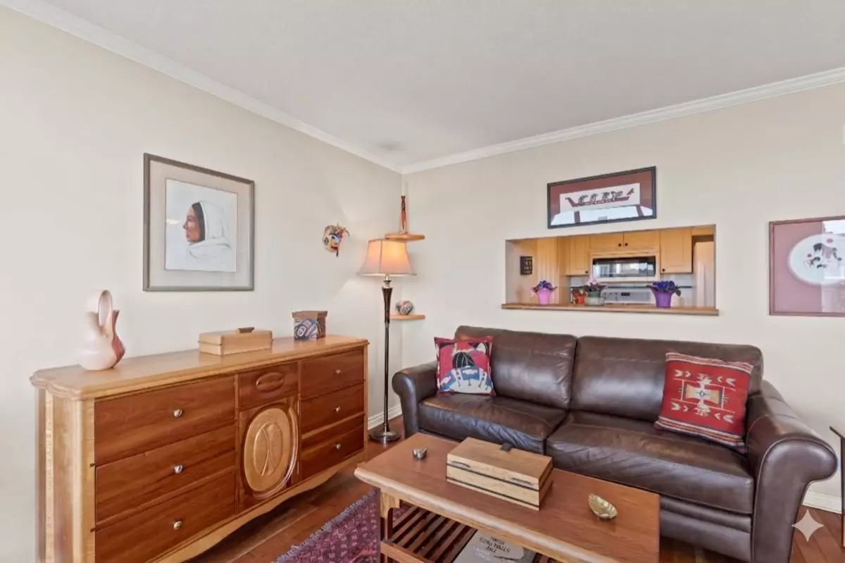 Dining Area Photo of 602 567 Lonsdale Avenue, North Vancouver, BC