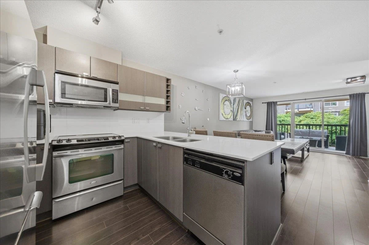 Dining Area Photo of 215 21009 56 Avenue, Langley, BC
