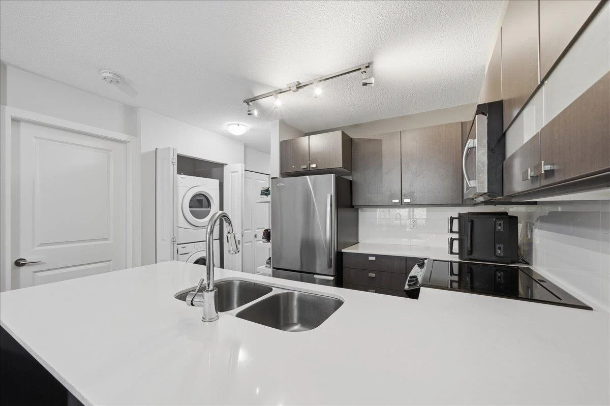 Family Room Photo of 215 21009 56 Avenue, Langley, BC