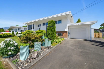 45271 Bernard Avenue, Chilliwack, BC, Chilliwack — Single Family Residence for sale