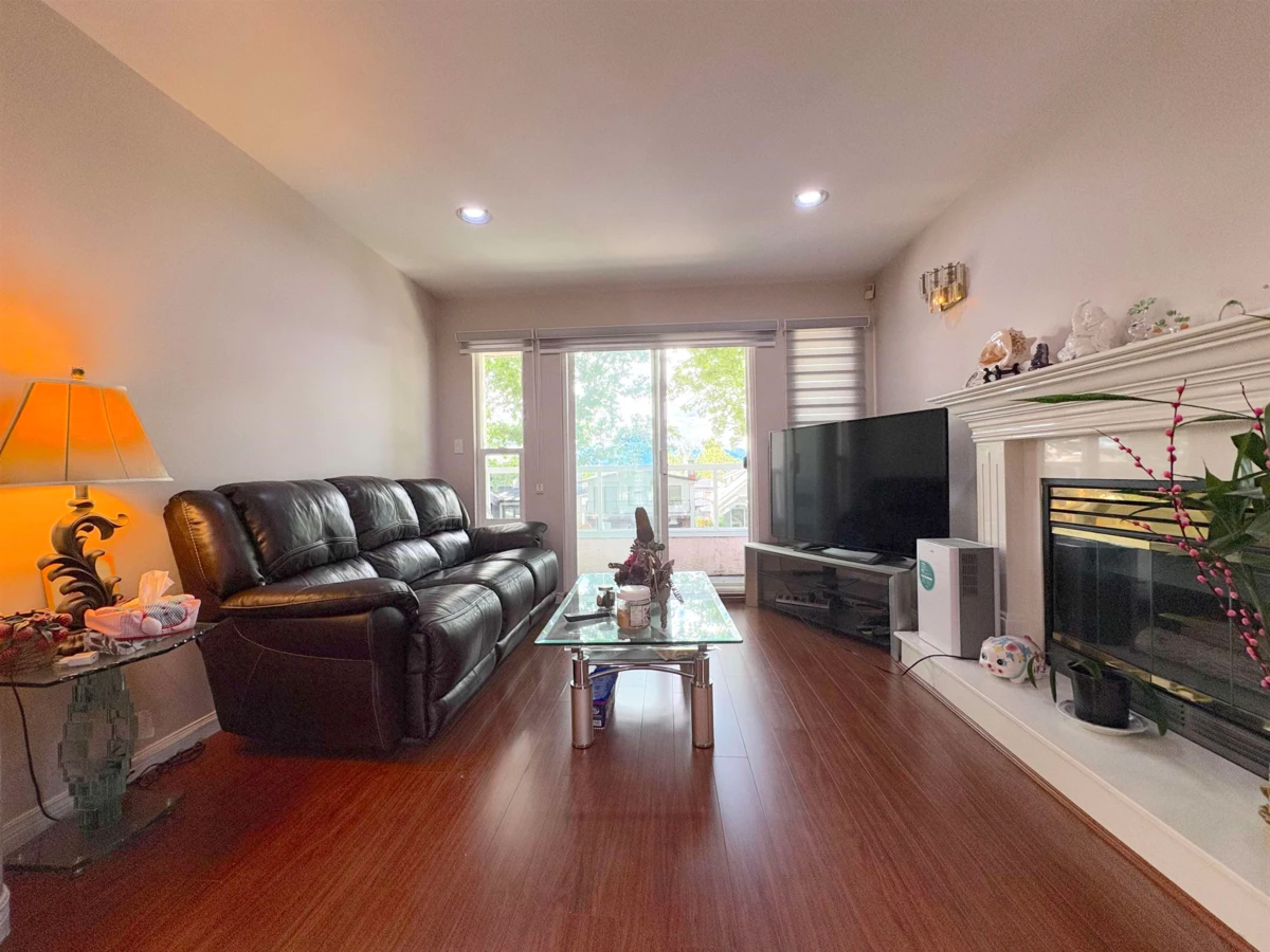 Family Room Photo of 4156 Cambridge Street, Burnaby, BC