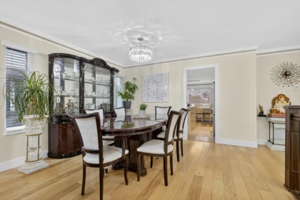 Kitchen Island Photo of 13745 58a Avenue, Surrey, BC