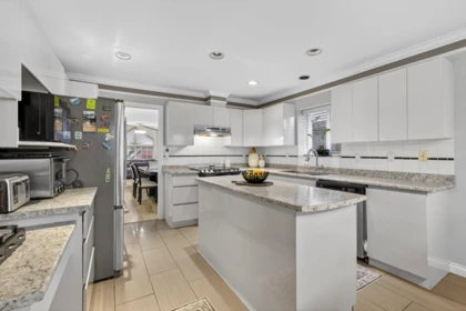Primary Bathroom Photo of 13745 58a Avenue, Surrey, BC