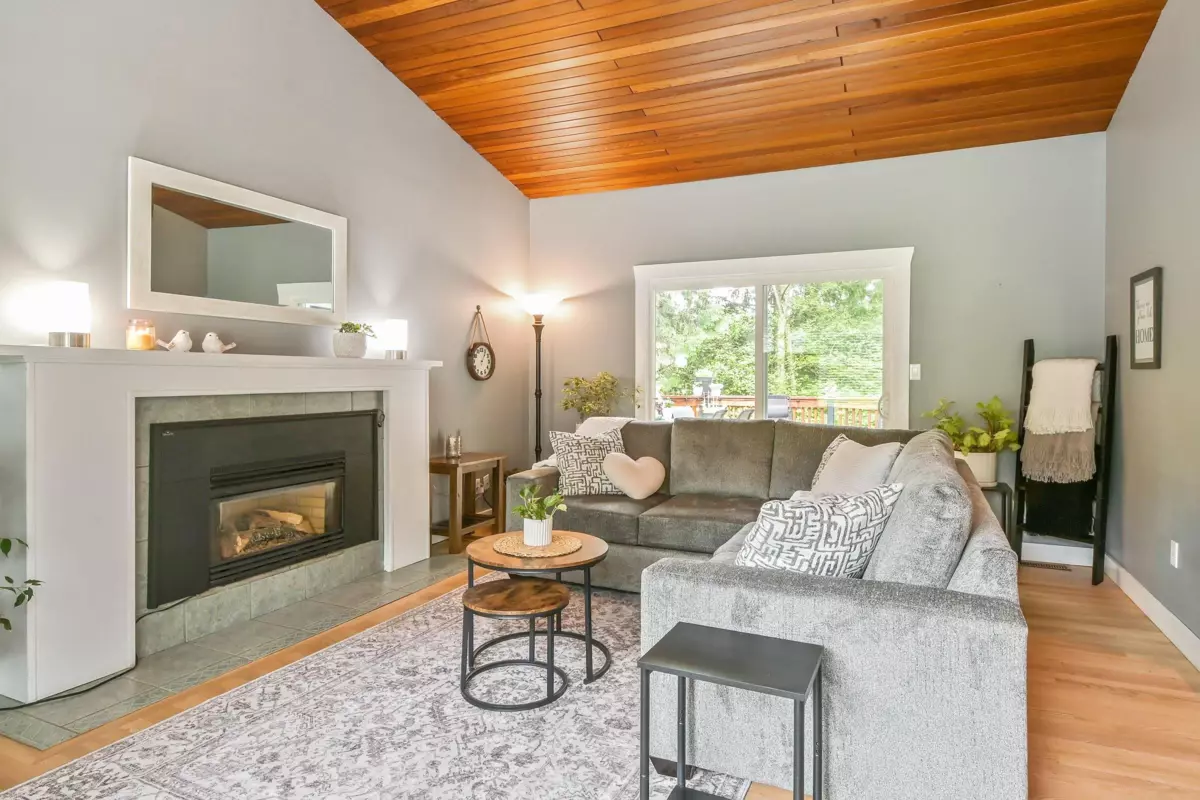 Living Room Photo of 23913 58a Avenue, Langley, BC