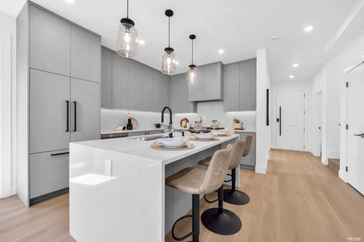 Dining Area Photo of 2 2316 Cliff Avenue, Burnaby, BC