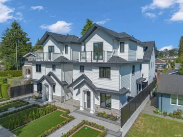 Front Yard Photo of 2 2316 Cliff Avenue, Burnaby, BC